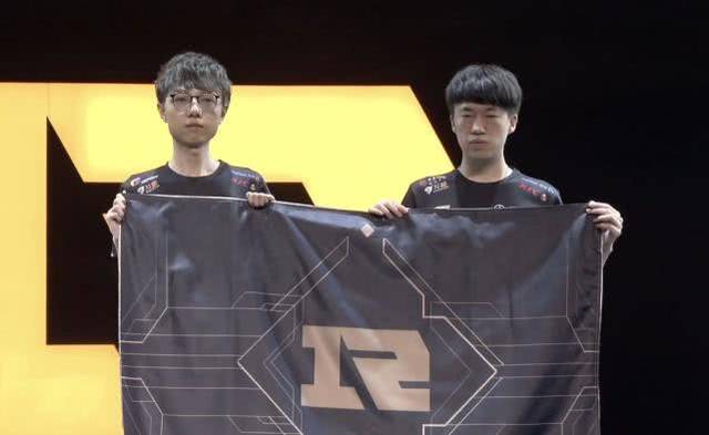 色表现赞不 色表现赞不