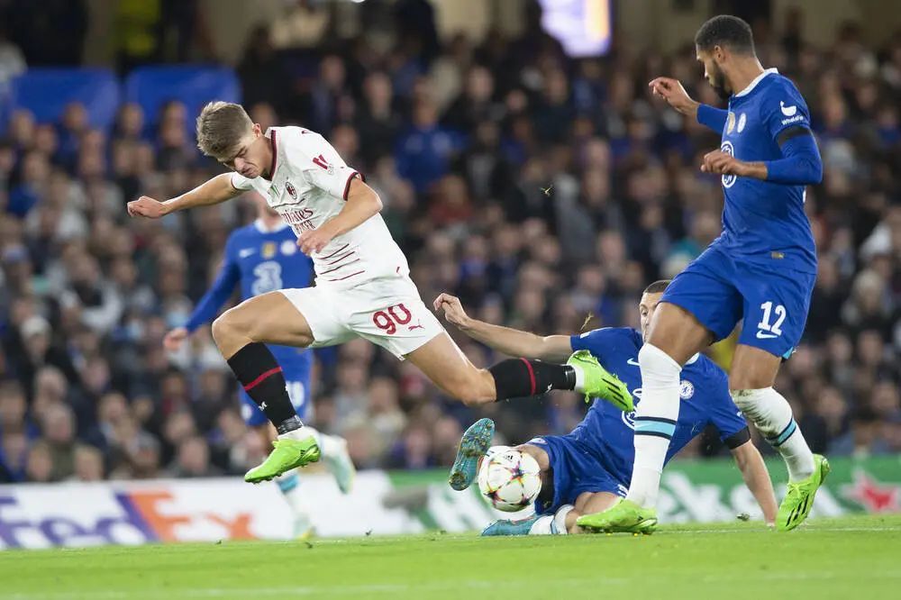 力求压制对 力求压制对